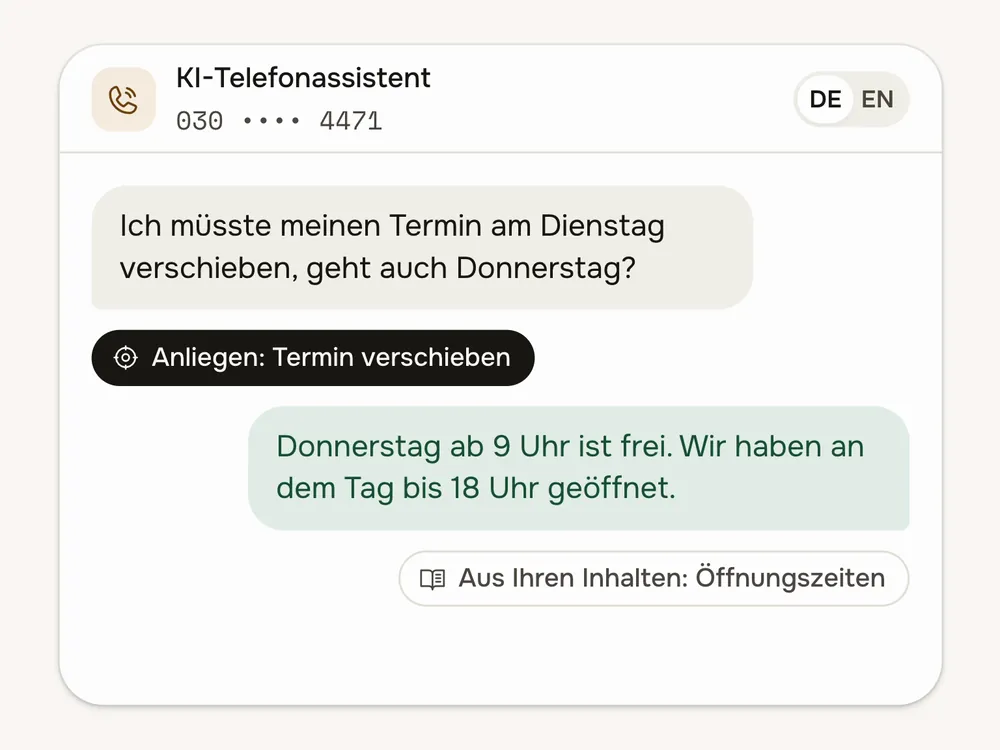Ein Anrufer schildert sein Anliegen in eigenen Worten, der Assistent erkennt es und antwortet aus den freigegebenen Inhalten